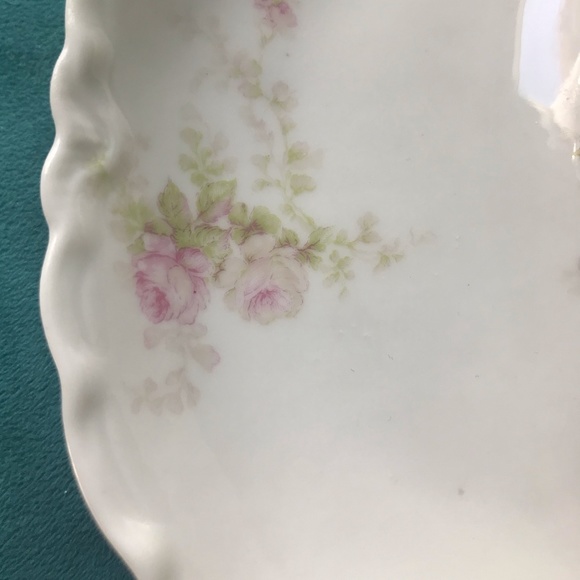 VINTAGE MOON SHAPED DISH FLOWER DETAILS - Picture 2 of 4